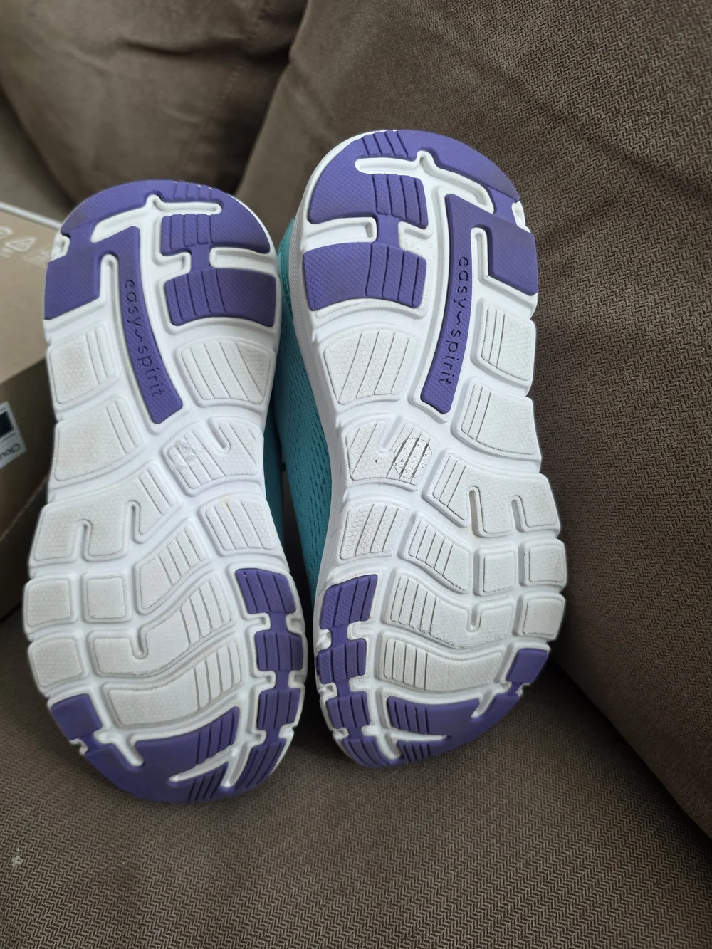 Easy Spirit white fit